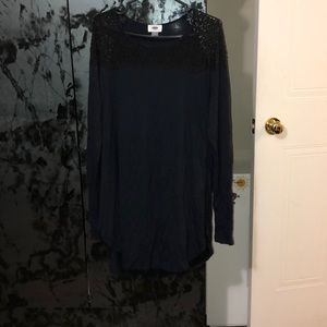Blue lace shirt with slit on both sides
